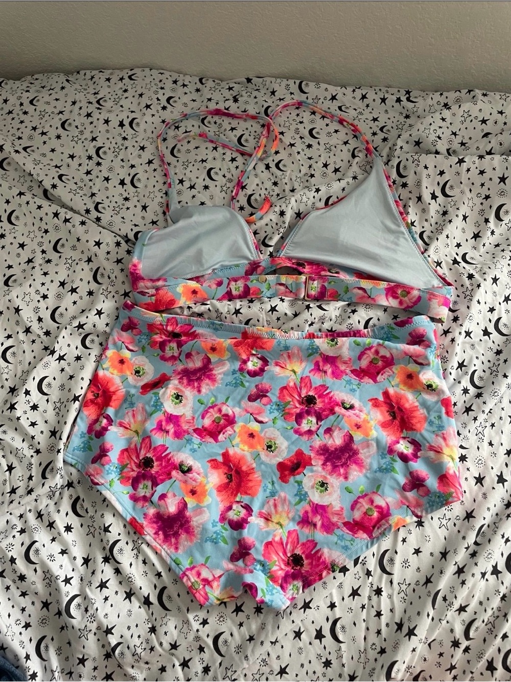 Victoria Secret bikini - Picture 3 of 5